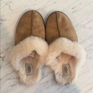 Women’s tan UGG slippers size 8